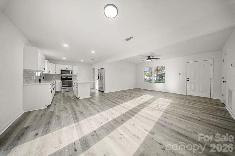 10107 Clairemore Pl, Charlotte, NC 28216