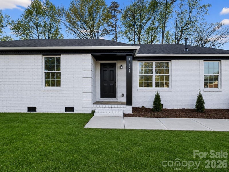 10107 Clairemore Pl, Charlotte, NC 28216