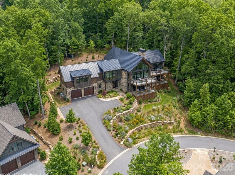 11 Crockett Ridge Rd, Black Mountain, NC 28711