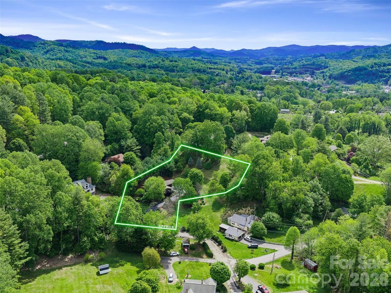 210 Shepard Way, Burnsville, NC 28714