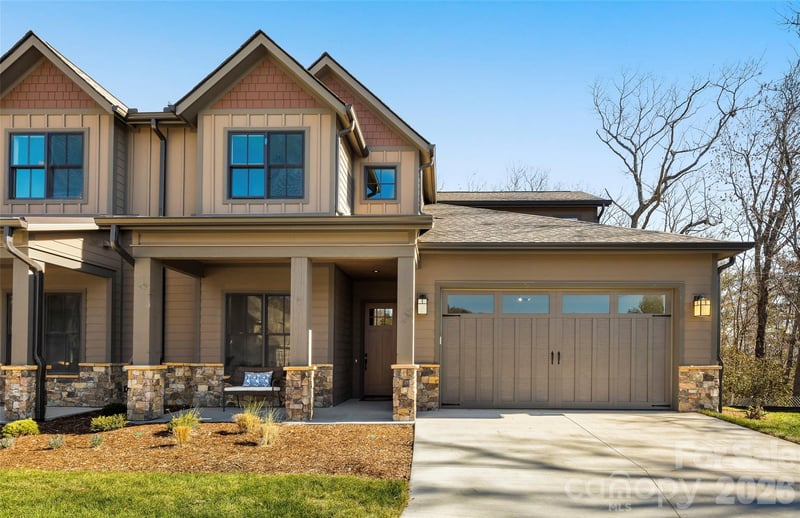 65 Chimney Chase Trl, Hendersonville, NC 28739