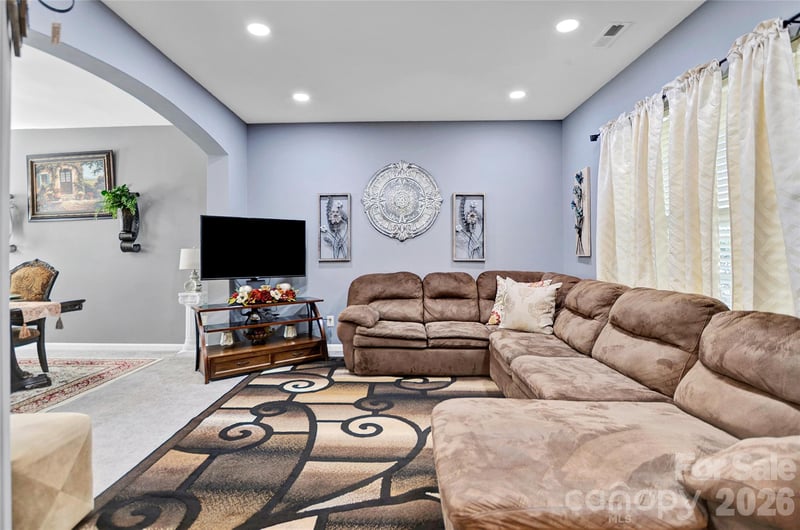 9806 Back Acre Dr, Charlotte, NC 28213