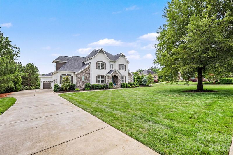 4002 Soleado Dr, Matthews, NC 28104