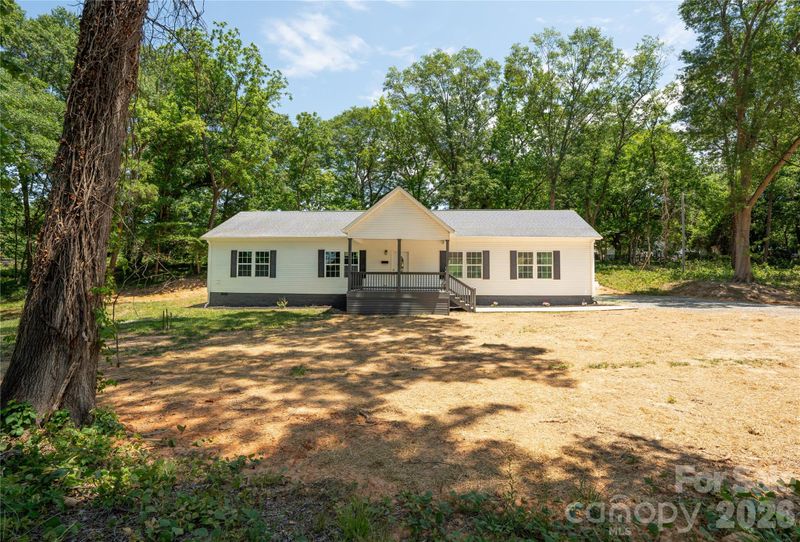 102 E Wilkins St, Dallas, NC 28034