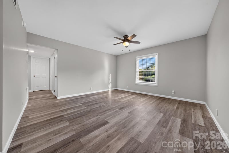 2610 Park Rd #E, Charlotte, NC 28209