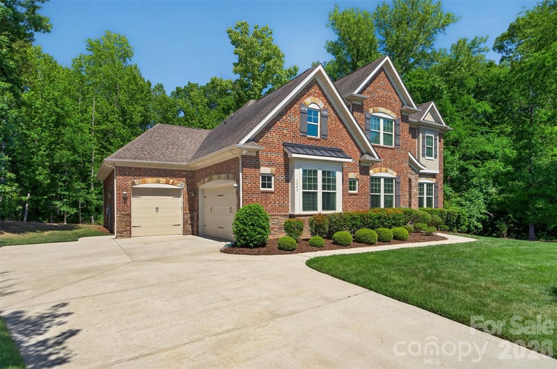 1005 Kara Ct, Matthews, NC 28104