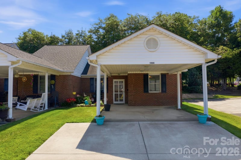 19980 Oak Leaf Cir, Cornelius, NC 28031