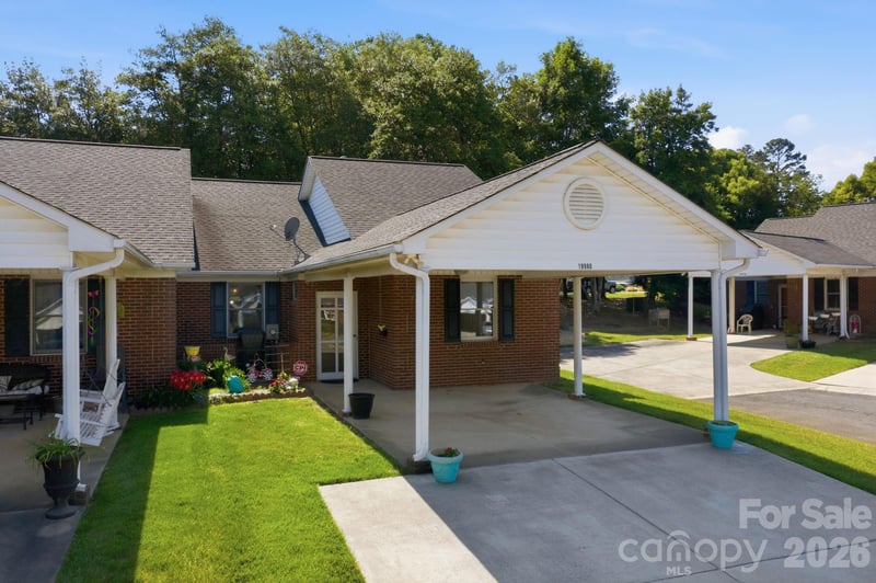 19980 Oak Leaf Cir, Cornelius, NC 28031