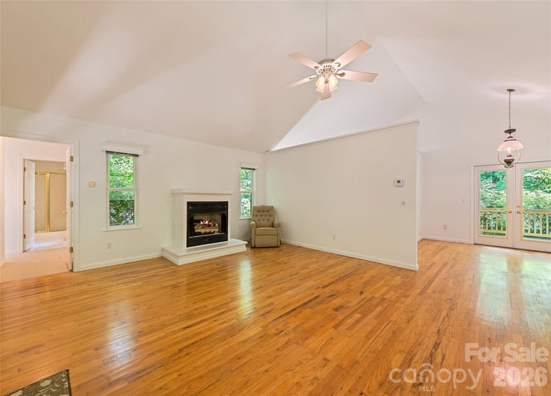 21 Winterview Trl, Hendersonville, NC 28739