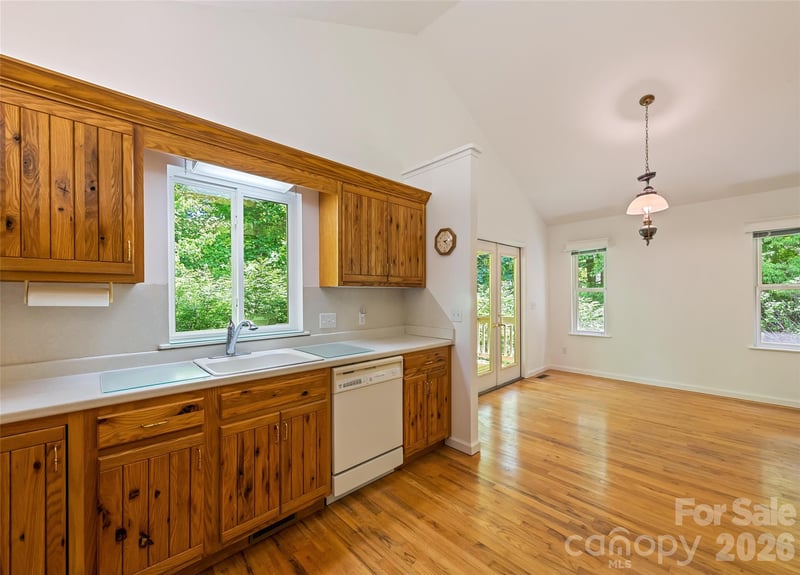 21 Winterview Trl, Hendersonville, NC 28739
