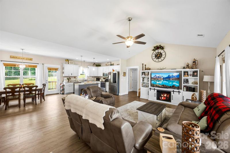 2357 Mintew Cir, Lincolnton, NC 28092