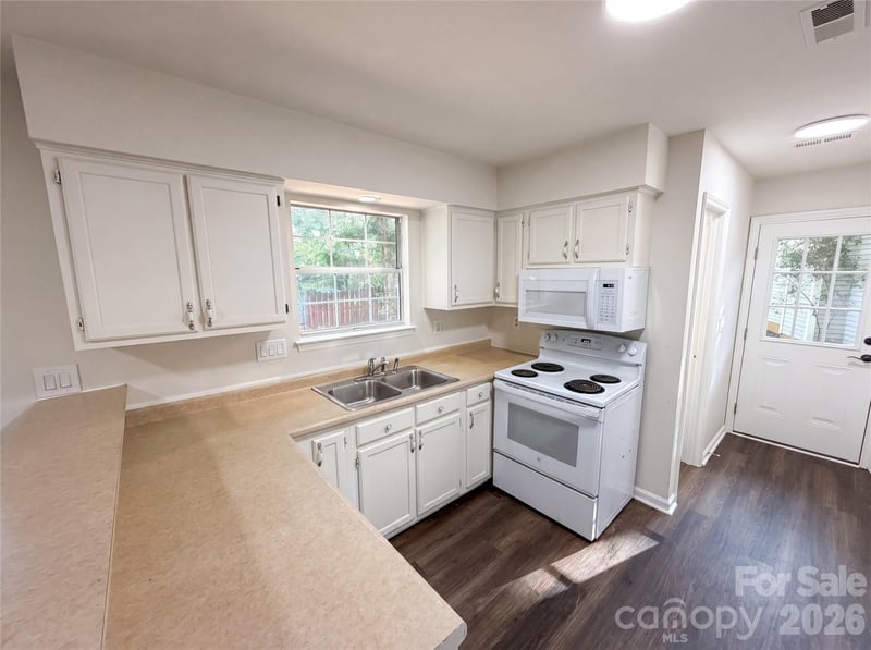 4720 Topsail Ct, Charlotte, NC 28212