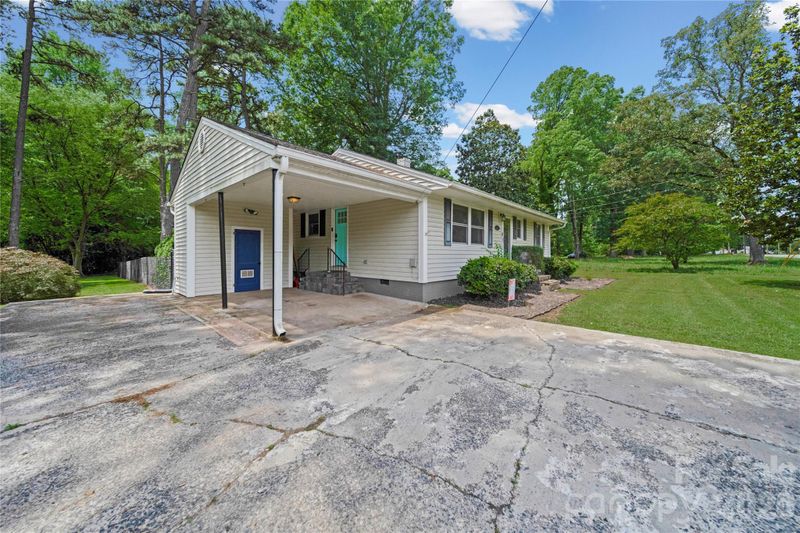 600 Mcadenville Rd, Lowell, NC 28098