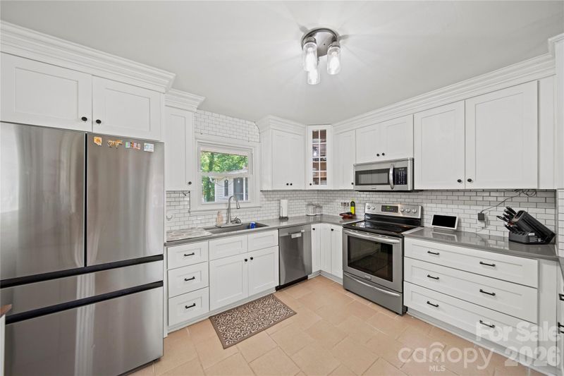 600 Mcadenville Rd, Lowell, NC 28098