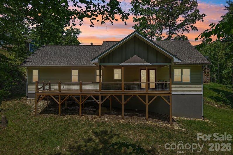 318 Cider Hill Ln, Hendersonville, NC 28792