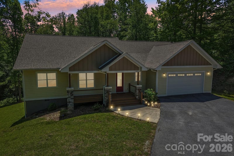318 Cider Hill Ln, Hendersonville, NC 28792