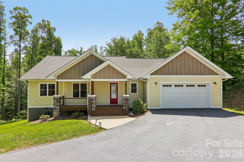 318 Cider Hill Ln, Hendersonville, NC 28792