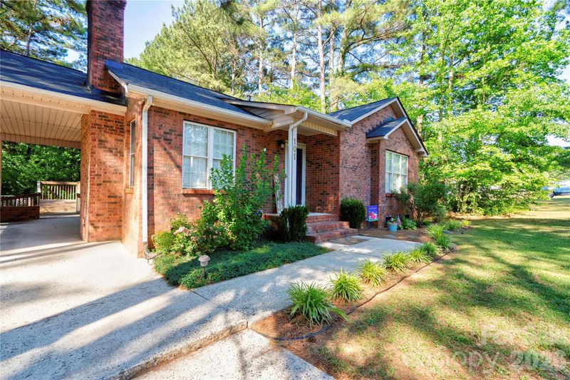 101 Doree Ln, Crouse, NC 28033