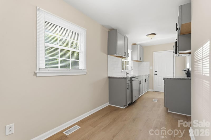 364 Leafmore Dr, Charlotte, NC 28213