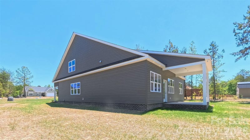 3099 Meadowcrest Dr, Clover, SC 29710
