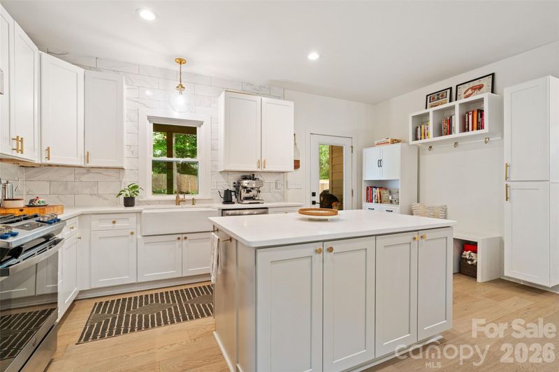 1900 Arnold Dr, Charlotte, NC 28205