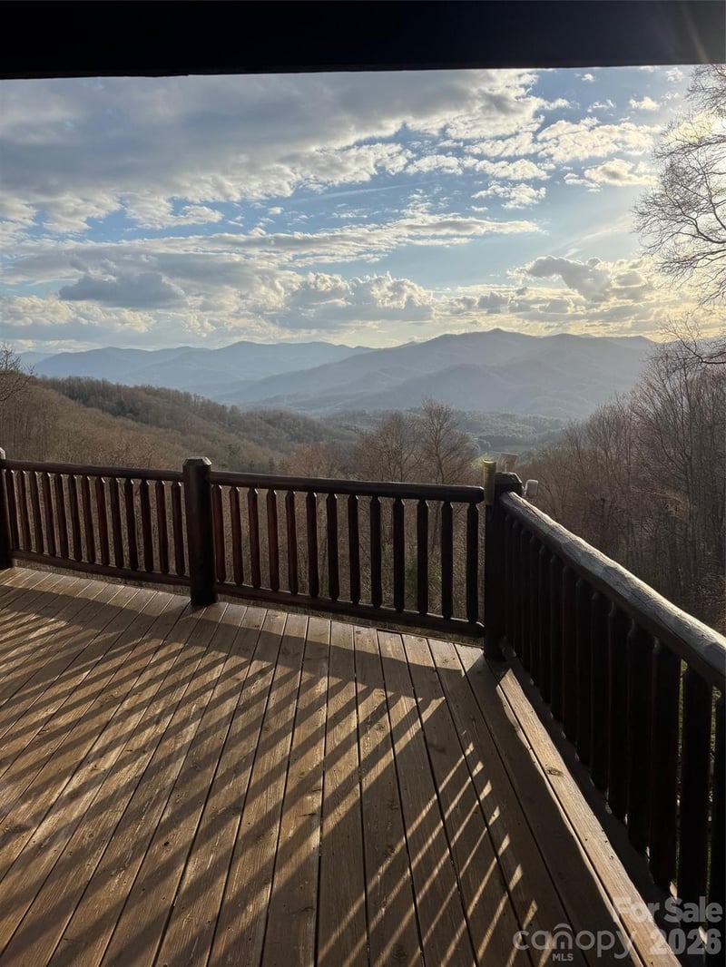 686 Hyacinth Dr, Clyde, NC 28721