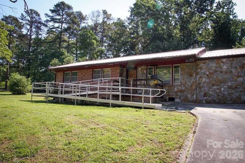 905 S 10th St, Bessemer City, NC 28016