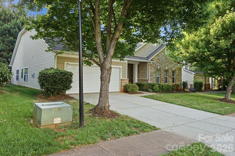9527 Seamill Rd, Charlotte, NC 28278