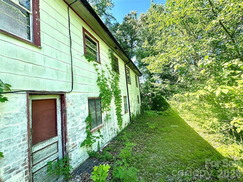 141 10th Ave SE, Hickory, NC 28602