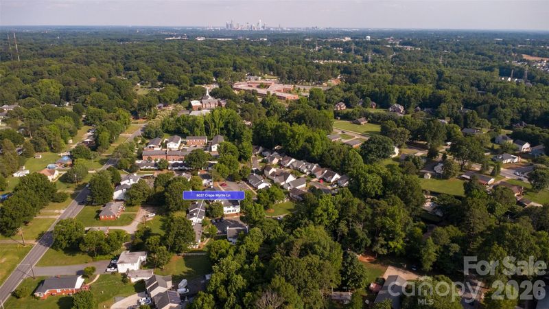 6027 Crape Myrtle Ln, Charlotte, NC 28216