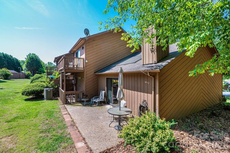 1759 12th St NE, Hickory, NC 28601