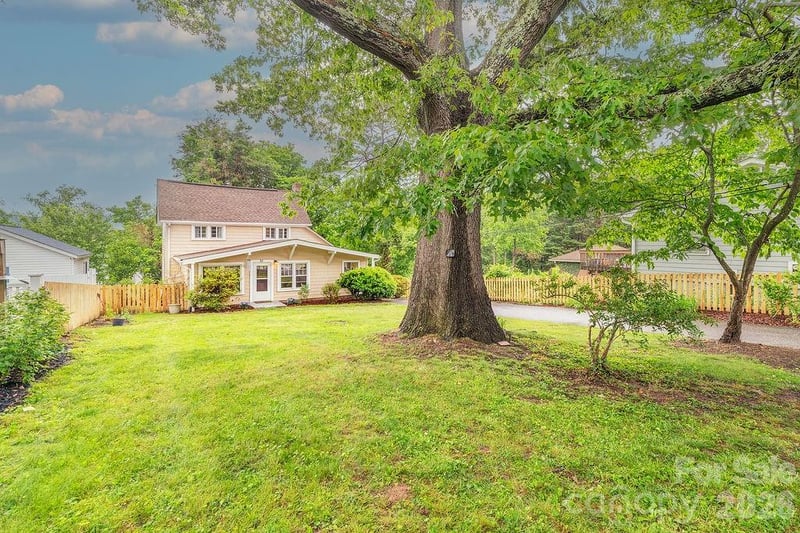 52 Gracelyn Rd, Asheville, NC 28804