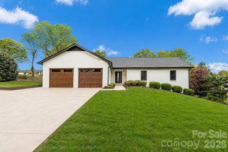 3730 Club House Dr NE, Conover, NC 28613