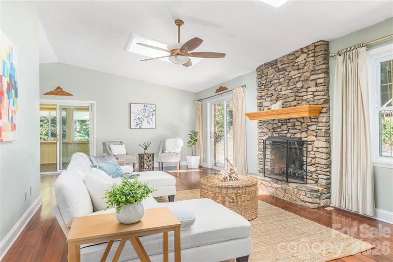 446 Deerhaven Ln, Hendersonville, NC 28791