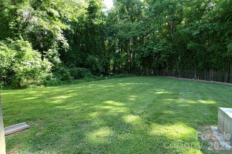 1046 Surry Ln, Gastonia, NC 28054