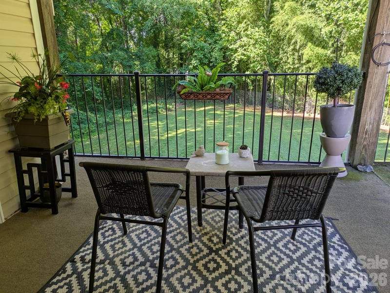 1046 Surry Ln, Gastonia, NC 28054