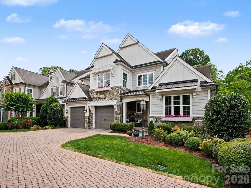 1020 N Sharon Amity Rd, Charlotte, NC 28211