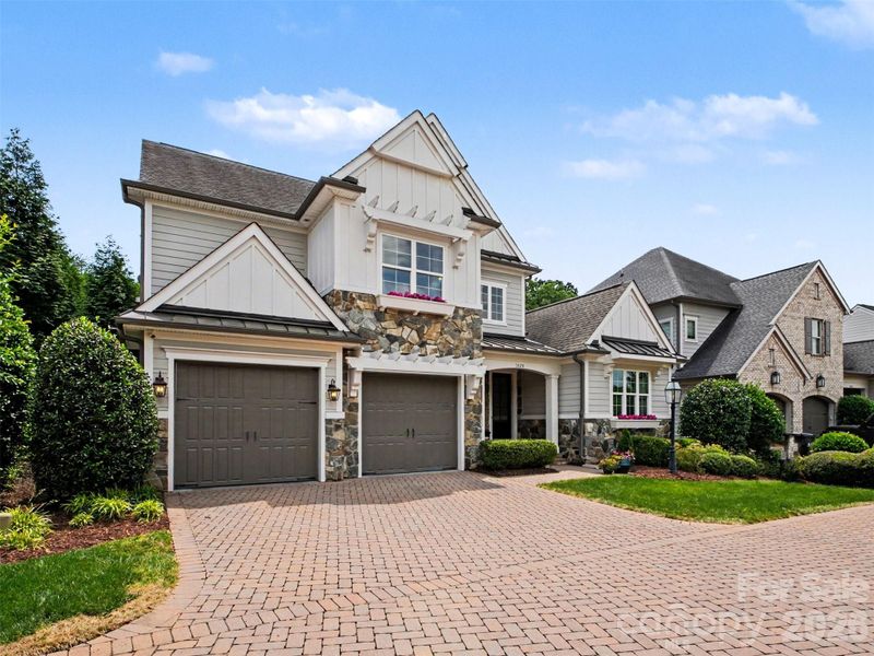 1020 N Sharon Amity Rd, Charlotte, NC 28211
