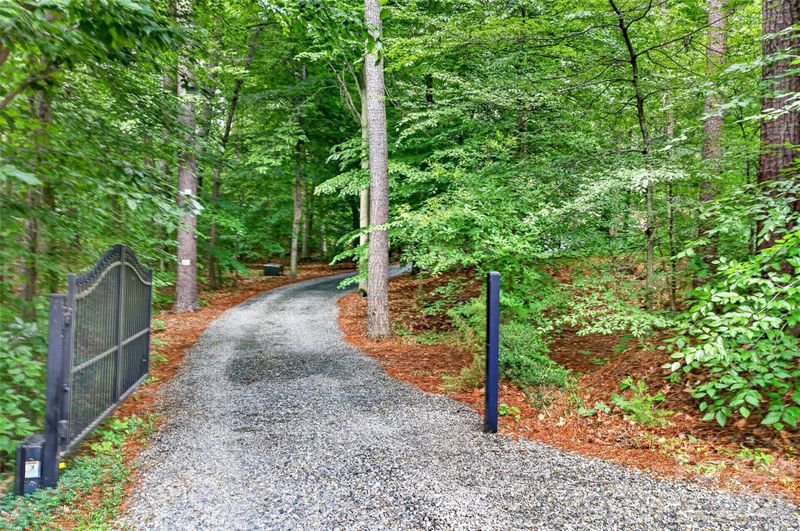 2932 Oakdale Rd, Charlotte, NC 28216
