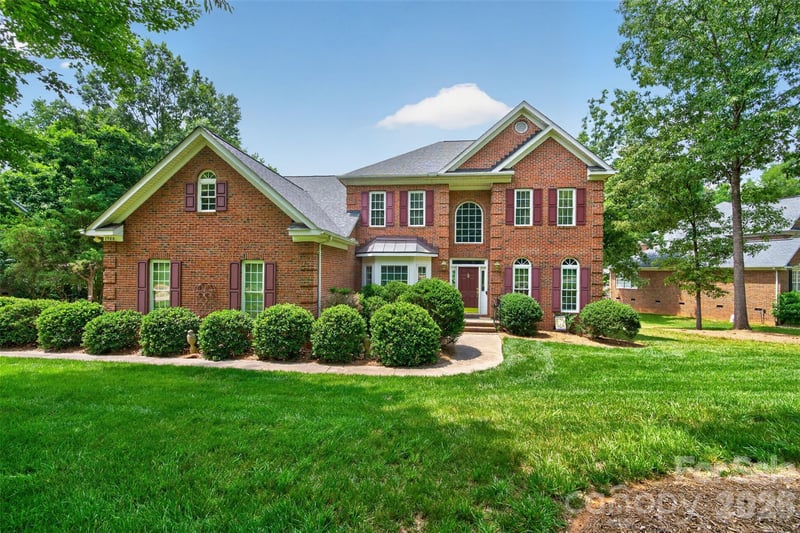1900 Crestgate Dr, Waxhaw, NC 28173