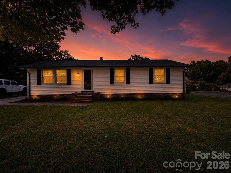 617 Oakwood Ln, Gastonia, NC 28056
