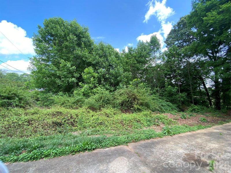 2061 Colonial Ln #17/E, Hickory, NC 28601