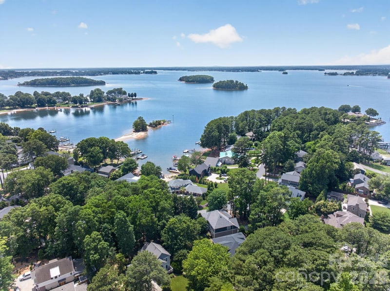 21313 Island Forest Dr, Cornelius, NC 28031
