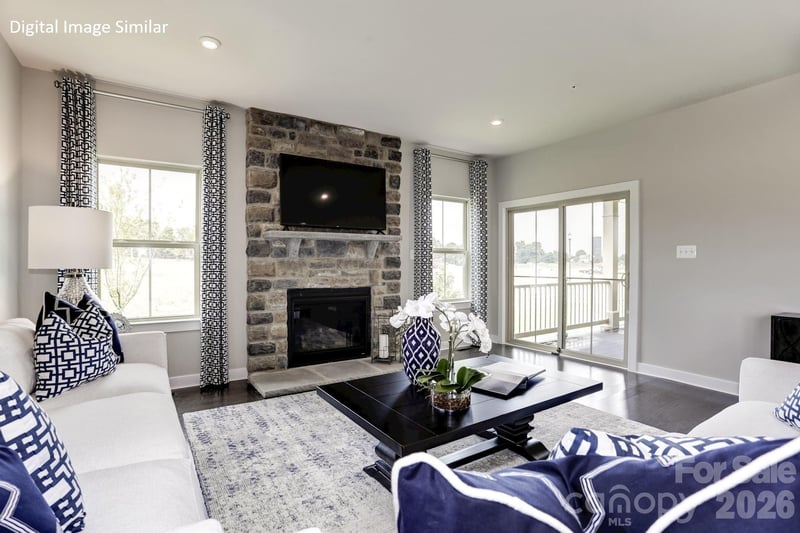 909 Heathway Dr, Charlotte, NC 28213