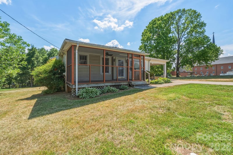 2308 11th Ave NE, Hickory, NC 28601