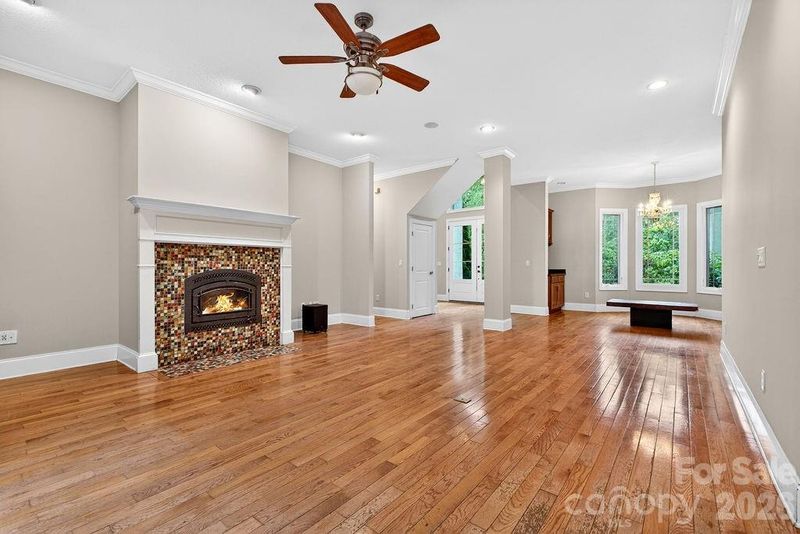 94 Oak Hollow Dr, Asheville, NC 28805