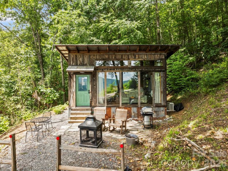 553 Paradise Mountain Rd, Canton, NC 28716