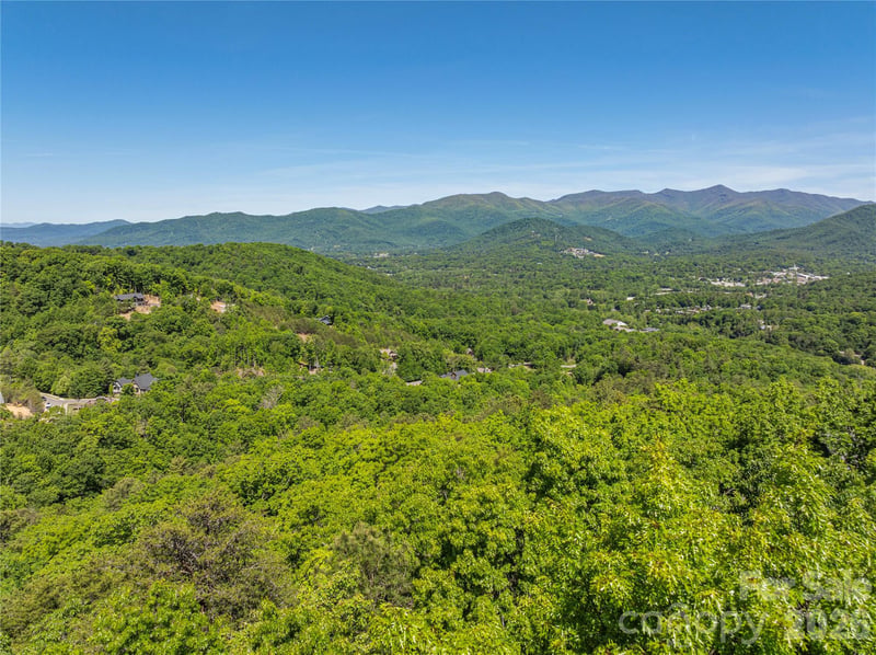 146 Settings Blvd, Black Mountain, NC 28711