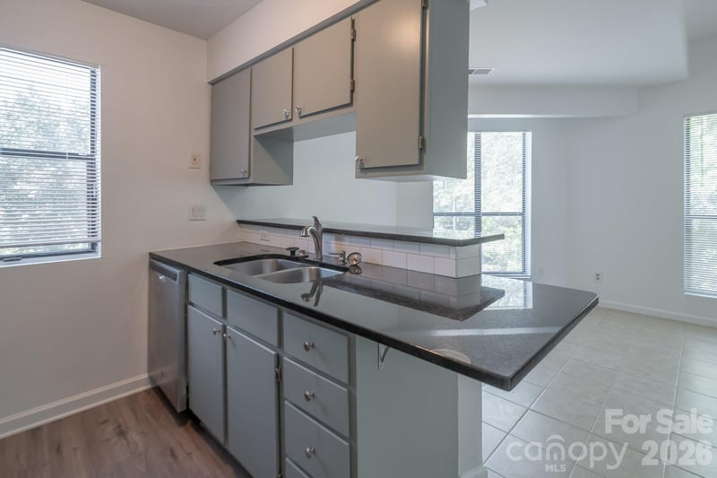 8216 Cedar Glen Dr, Charlotte, NC 28212