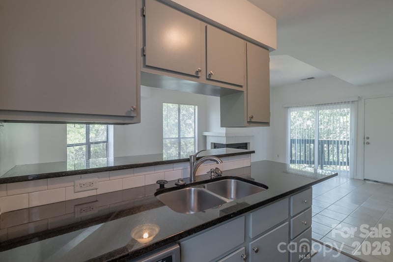 8216 Cedar Glen Dr, Charlotte, NC 28212